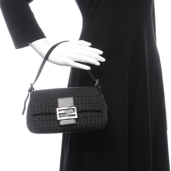 Fendi Handbags - 🖤FENDI MINI MAMA BAGUETTE!🖤